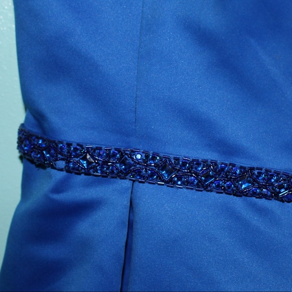 Formal dress - Picture 2 of 8